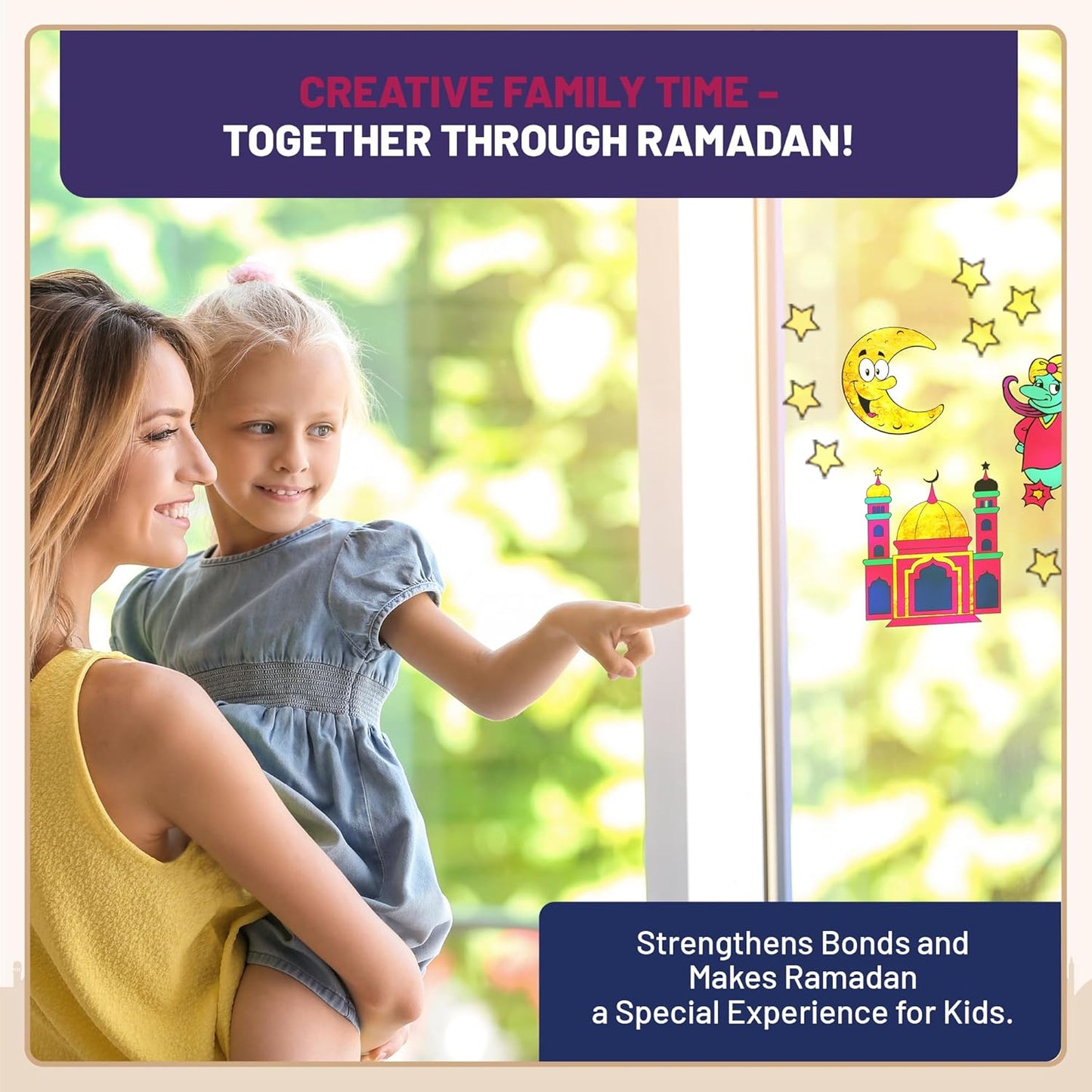 Familie mit Kind am Fenster betrachtet Ramadan-Motive aus dem LM Kreativ Window Color Set 1001 Nacht in heller Tageslichtatmosphaere.