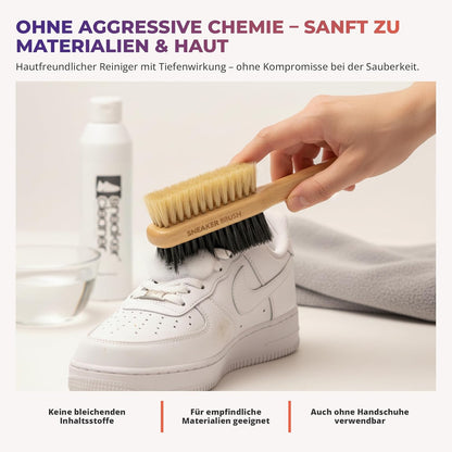 Sneaker Cleaner Bürste reinigt weißen Sneaker sanft und effektiv – hautfreundlich, ohne bleichende Inhaltsstoffe.