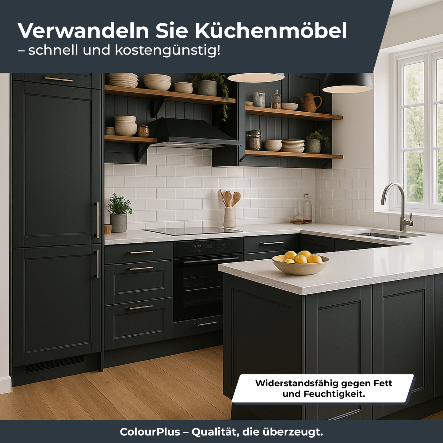 Dunkel gestrichene Kuechenmoebel als Beispiel fuer die Anwendung des ColourPlus 3 in 1 Buntlacks