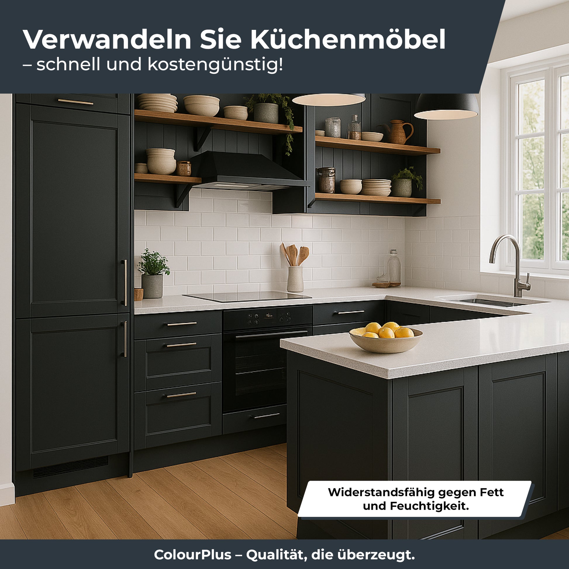 Dunkel gestrichene Kuechenmoebel als Beispiel fuer die Anwendung des ColourPlus 3 in 1 Buntlacks