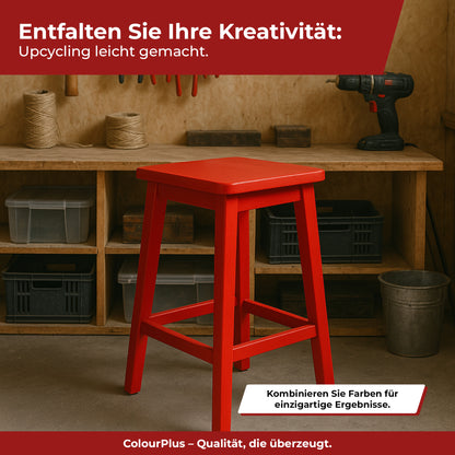 Rot gestrichener Holzhocher in einer Werkstatt als Upcycling Beispiel mit ColourPlus 3 in 1 Buntlack