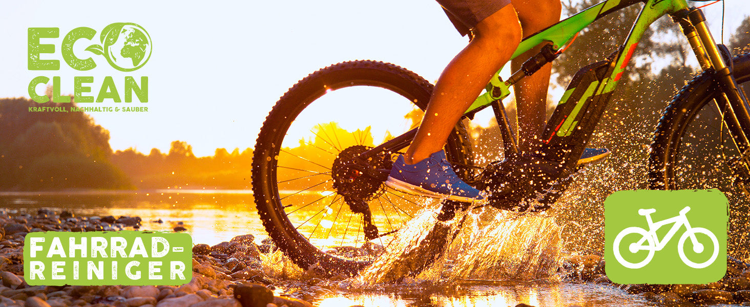 Mountainbike fährt bei Sonnenuntergang durch flaches Wasser mit Spritzern, Eco Clean Logo und Schriftzug „Fahrradreiniger“ als aufmerksamkeitsstarkes Headerbild.