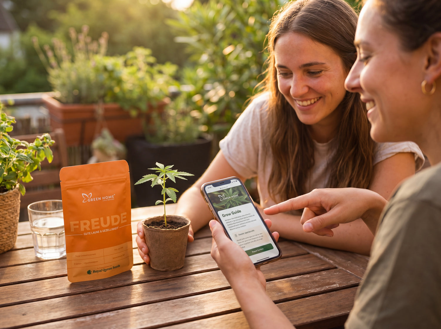 Zwei Freunde schauen gemeinsam Grow-Guide an neben FREUDE Verpackung und Keimling