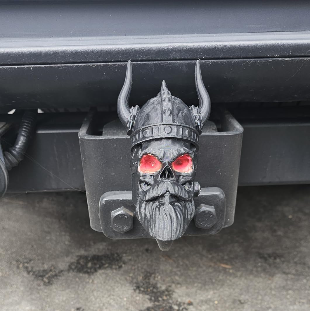 Glow in the Dark Farbe im Einsatz mit leuchtenden Details auf dekorativem Objekt bei Dunkelheit