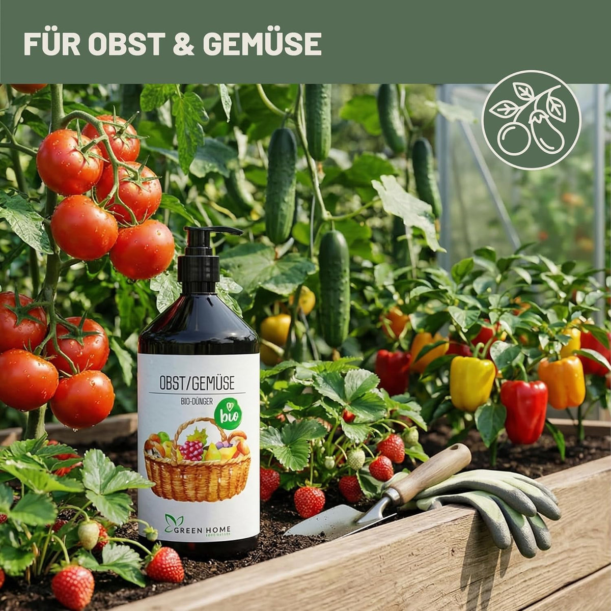 Green Home Bio Dünger Obst & Gemüse Flasche im Beet zwischen Tomaten, Gurken und Erdbeeren