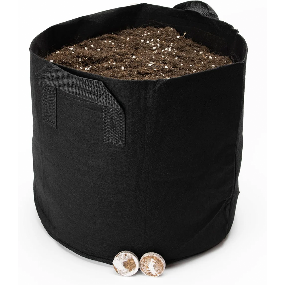 18L Pflanzsack aus schwarzem Vliesstoff mit Erde und stabilen Tragegriffen aus dem Green Home Cannabis Anbau Set.