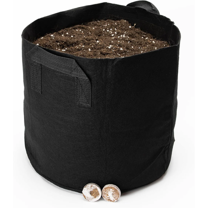 18L Pflanzsack aus schwarzem Vliesstoff mit Erde und stabilen Tragegriffen aus dem Green Home Cannabis Anbau Set.