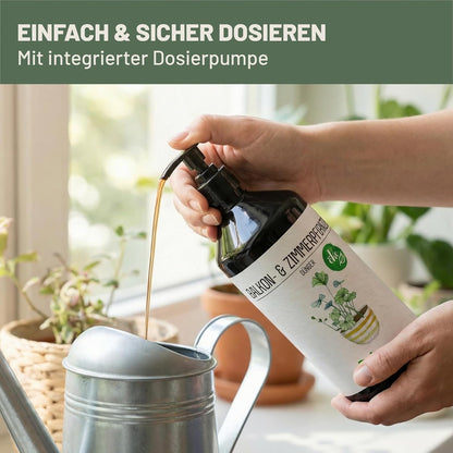 Green Home Dünger für Balkon- und Zimmerpflanzen wird mit der Dosierpumpe in eine Gießkanne gefüllt