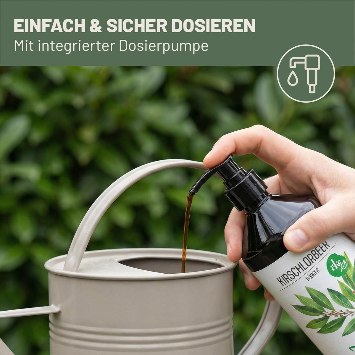 Green Home Kirschlorbeer Dünger wird mit Dosierpumpe in eine Gießkanne gefüllt