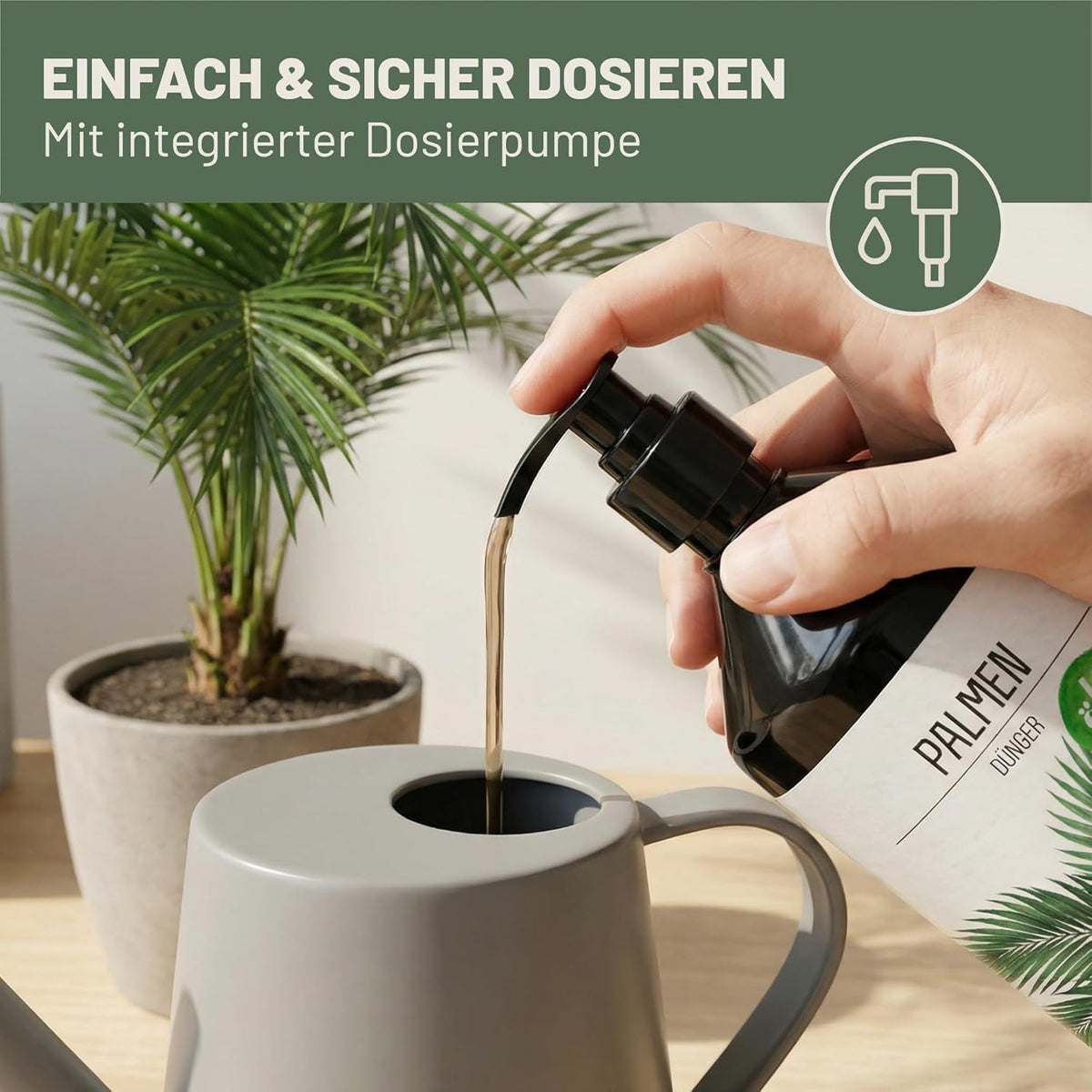 Green Home Palmendünger 1L wird mit Dosierpumpe in eine Gießkanne gefüllt zur Anwendung