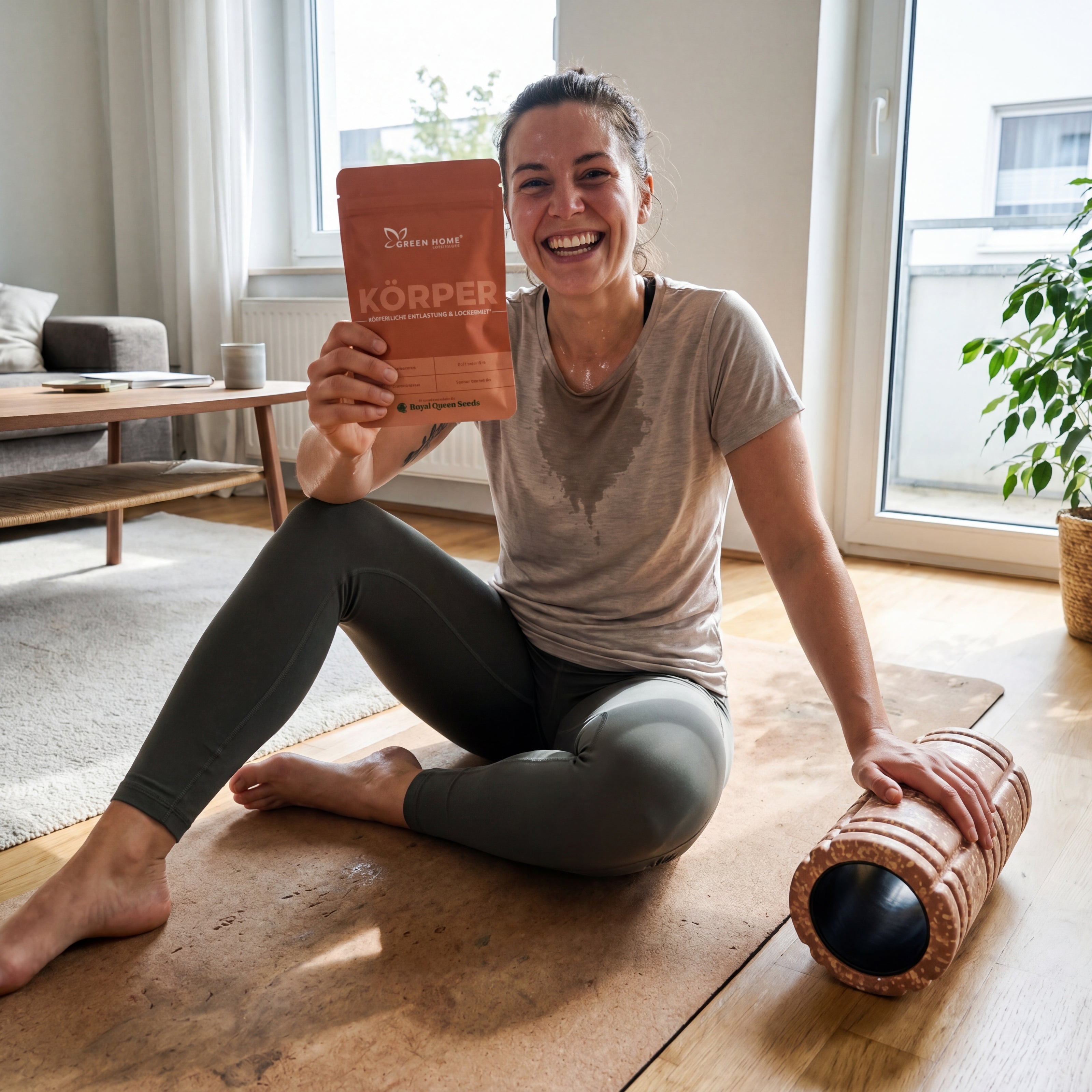 Person nach Sport auf Yogamatte mit KÖRPER Verpackung und Faszienrolle – Kundenfoto