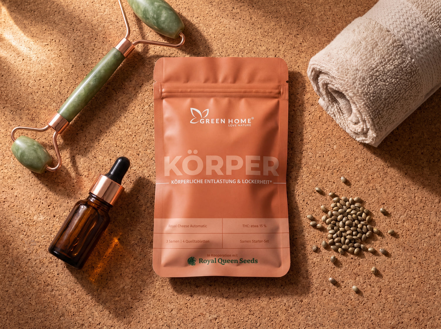 KÖRPER Cannabis Starter Set Stillleben mit Jaderoller, ätherischem Öl und Cannabis Samen