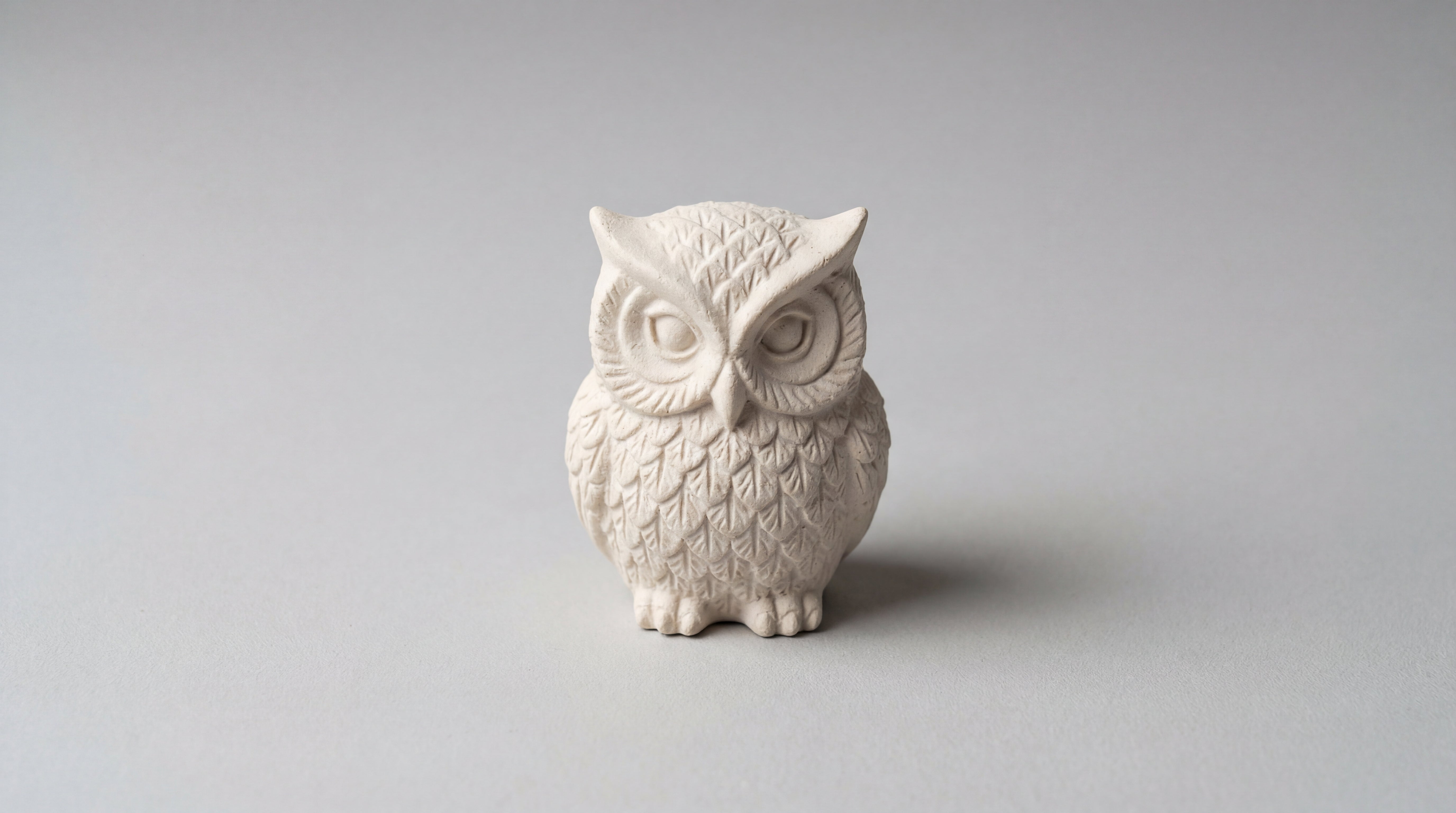 Detailgetreu gegossene Eulenfigur aus einer Form mit LM Kreativ Abformsilikon flüssig 1 kg Grün.