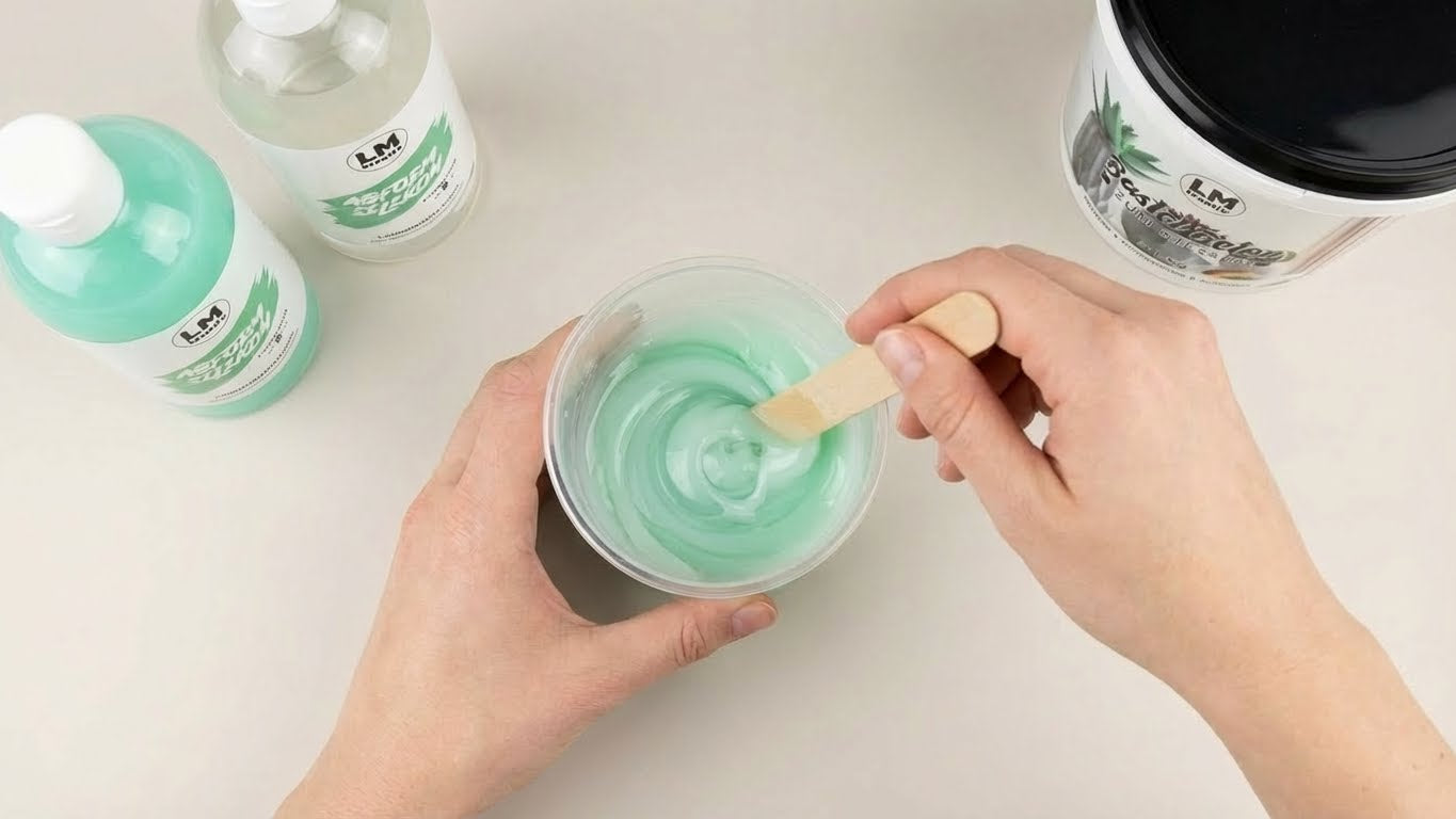 Anmischen von LM Kreativ Abformsilikon in Mischbecher – gleichmäßige Konsistenz für einfache Verarbeitung