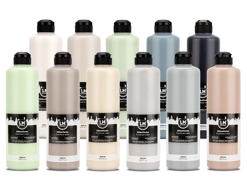 Alle Farbvarianten der LM Kreativ Möbelfarbe 500 ml in Flaschenform nebeneinander dargestellt.