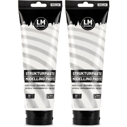 Zwei Tuben LM Kreativ Strukturpaste Fein Weiß 250 ml aus der Basic Line für präzise Texturen und detailreiche Acrylmalerei.