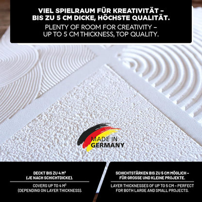 Mehrere weiße Strukturmuster auf Platten, erstellt mit LM Kreativ Strukturpaste, mit unterschiedlichen Oberflächen und Reliefstrukturen.