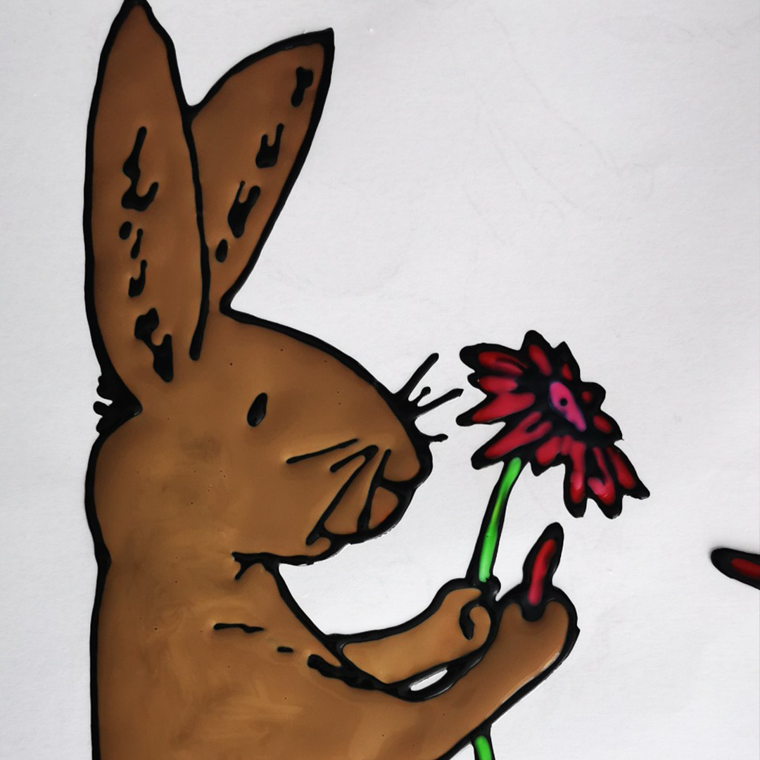 Window Color Tiermotiv mit Blume, farbig ausgefüllt und mit Konturfarbe umrandet, gestaltet auf Malfolie.
