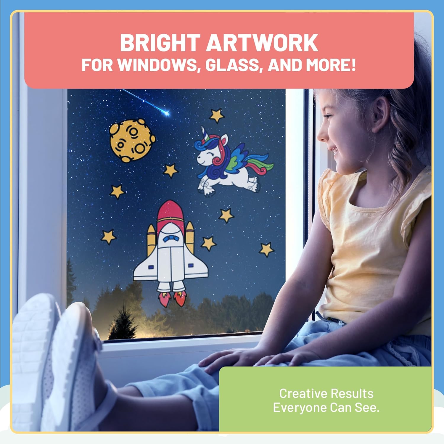 Maedchen sitzt am Fenster und betrachtet leuchtende Weltraum-Fensterbilder aus dem LM Kreativ Window Color Set Kleine Entdecker bei Nacht.