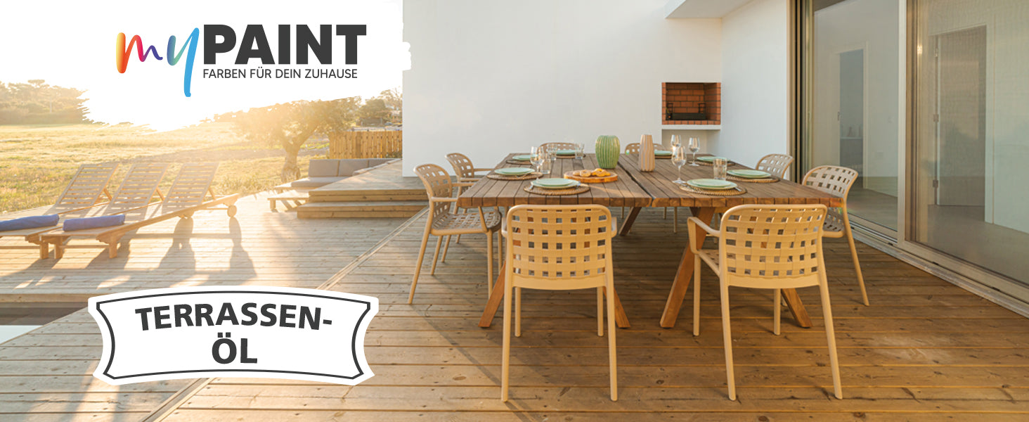 Holzterrasse mit Gartenmöbeln im Außenbereich und eingeblendeter Bezeichnung Terrassen-Öl von My Paint.