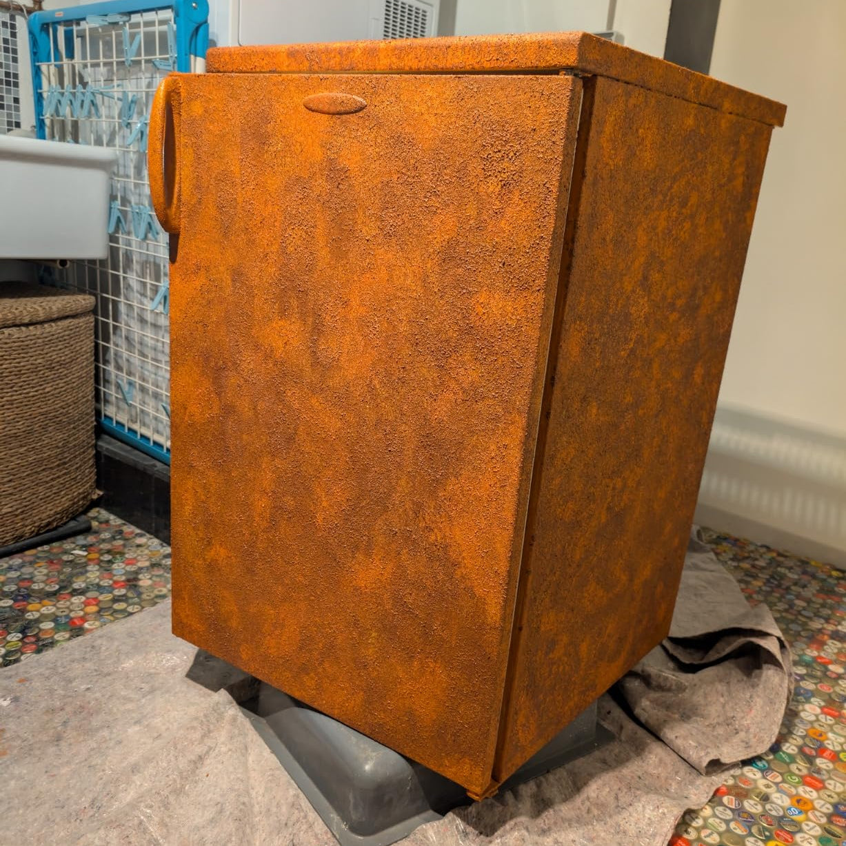 Upcycling-Möbel mit Roststruktur Paste – dekorative Rostoptik auf Holzoberflächen mit hoher Haftung