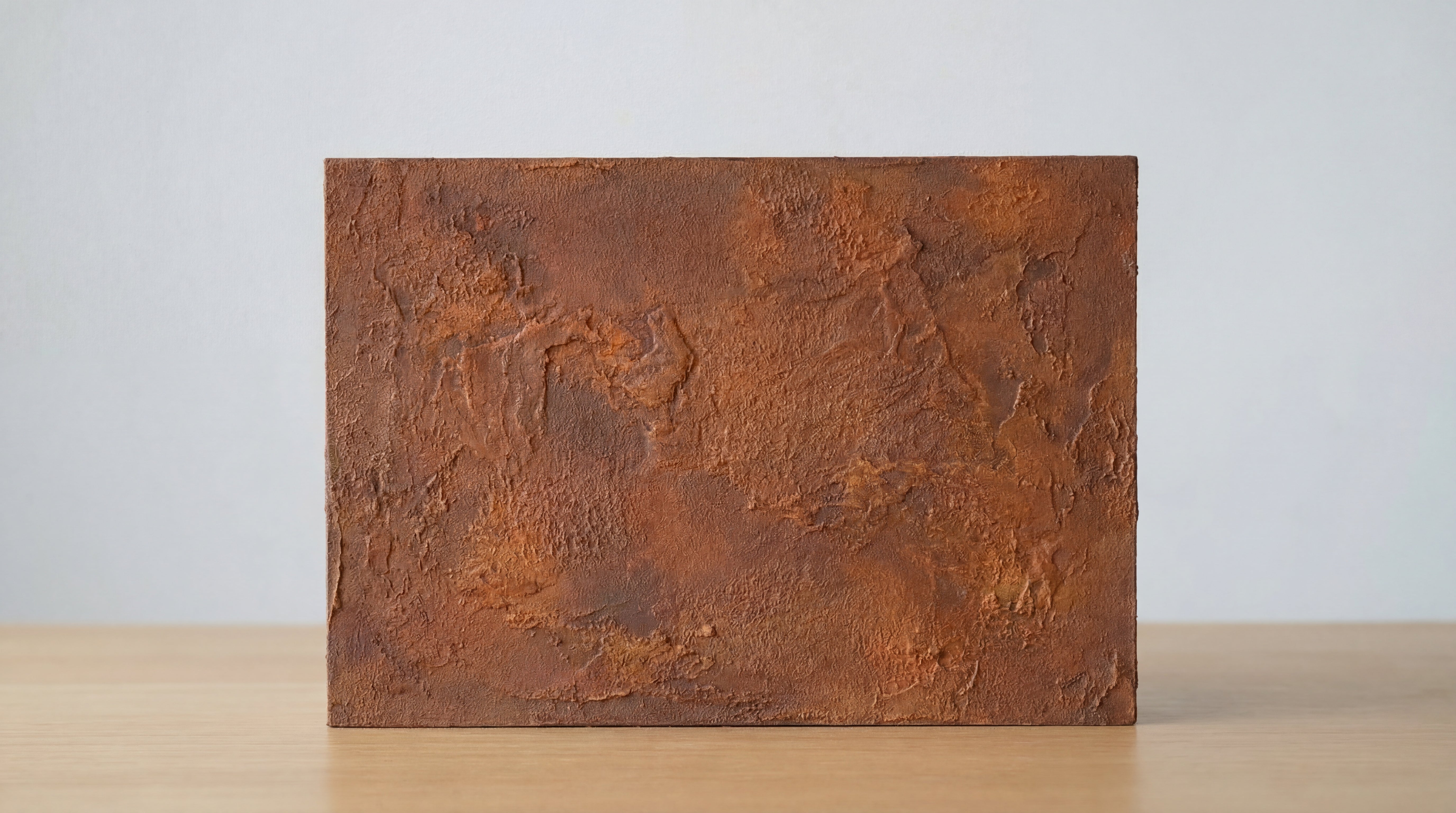 Musterplatte mit aufgetragener Roststruktur Paste – gleichmäßige Rostoptik mit matter, strukturierter Oberfläche