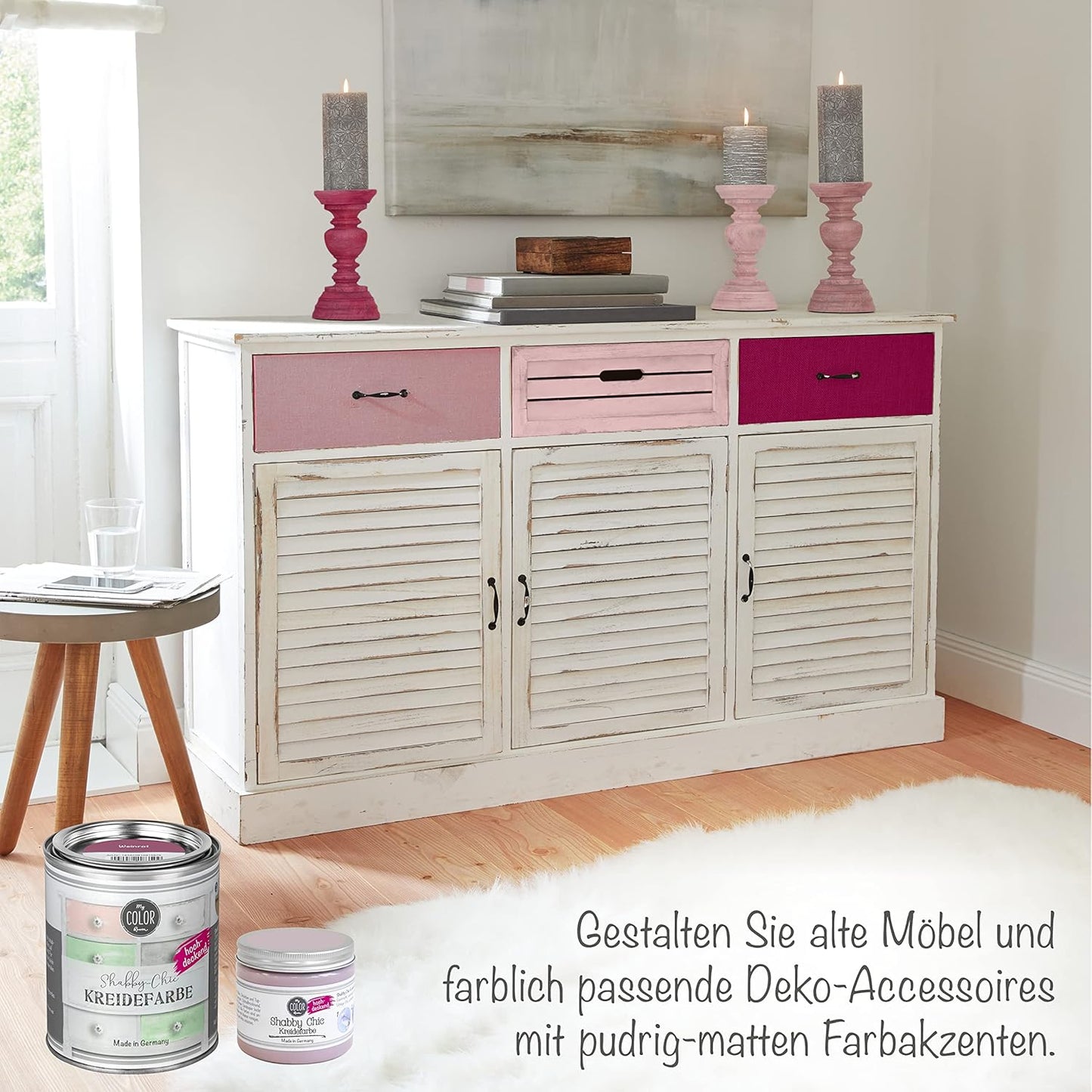 Mit Shabby Chic Kreidefarbe gestaltete Möbel und Deko-Accessoires mit pudrig-matten Farbakzenten