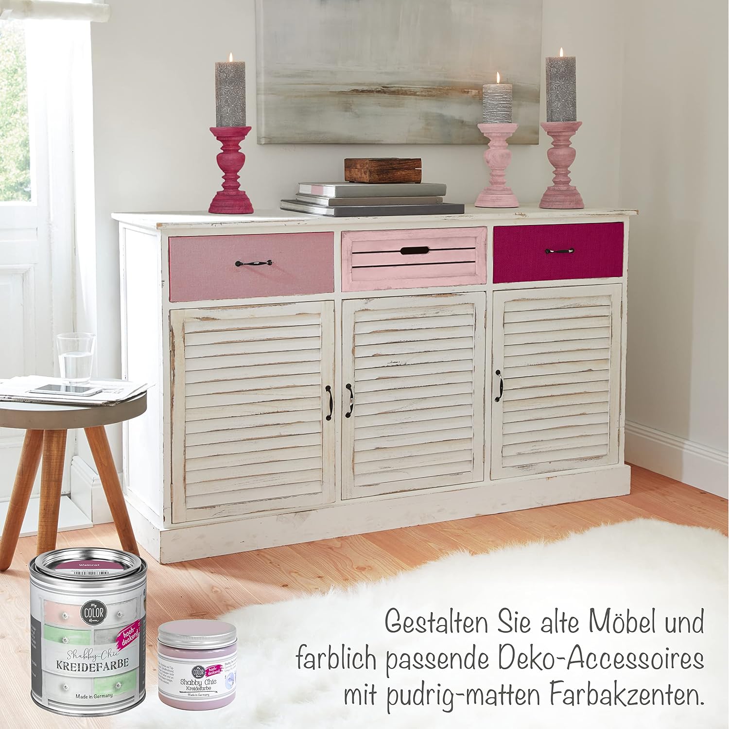 Mit Shabby Chic Kreidefarbe gestaltete Möbel und Deko-Accessoires mit pudrig-matten Farbakzenten