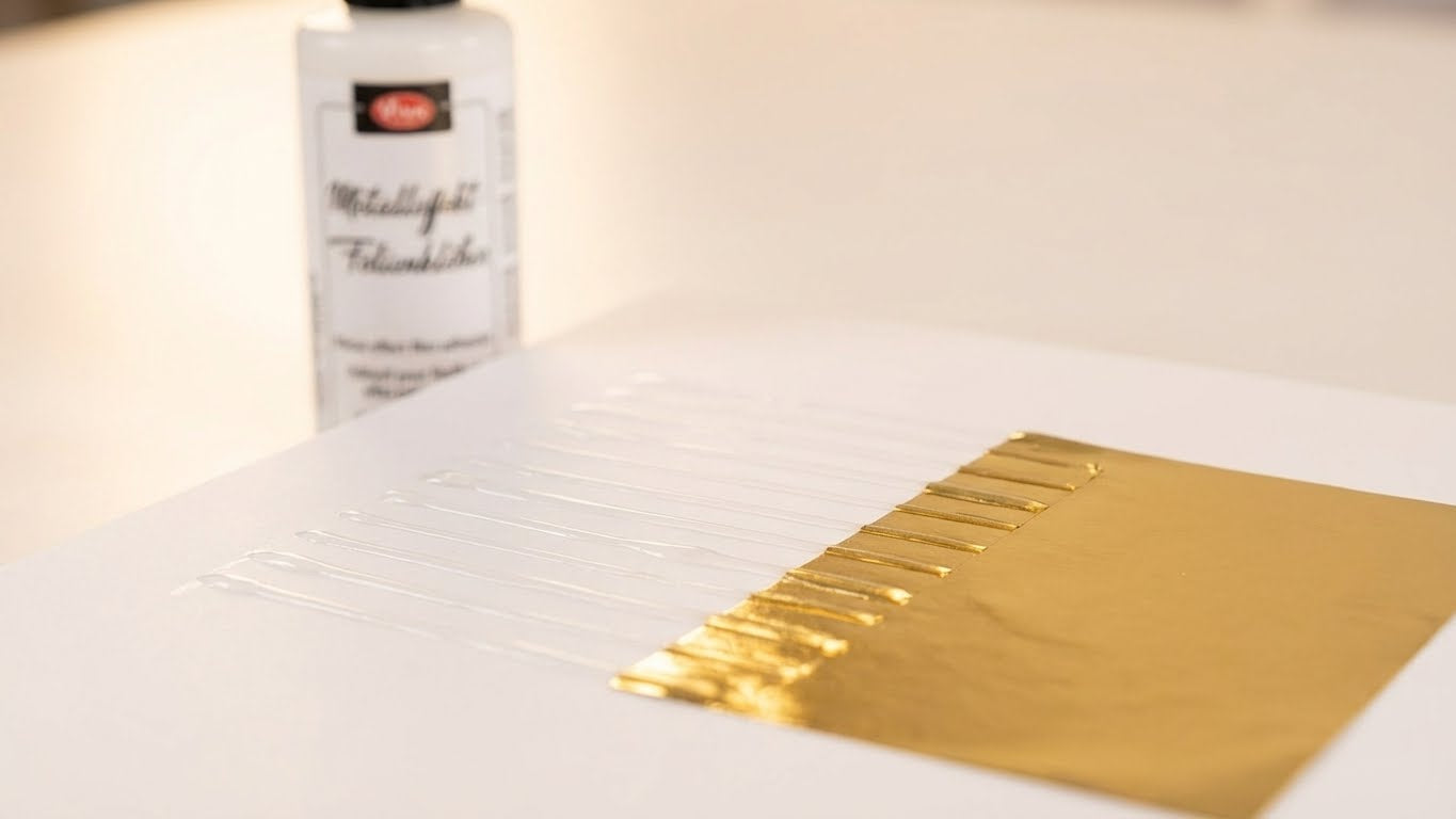 Transparent auftrocknender Metalleffekt-Folienkleber für saubere Linien, Schriftzüge und detailgenaue Designs