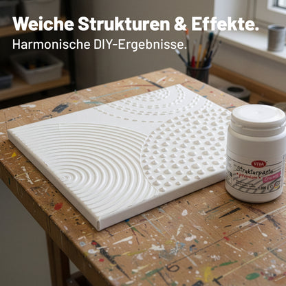 Mit Viva Decor Strukturpaste gestaltete Leinwand mit verschiedenen Strukturmustern und weichen 3D-Effekten im DIY-Bereich.