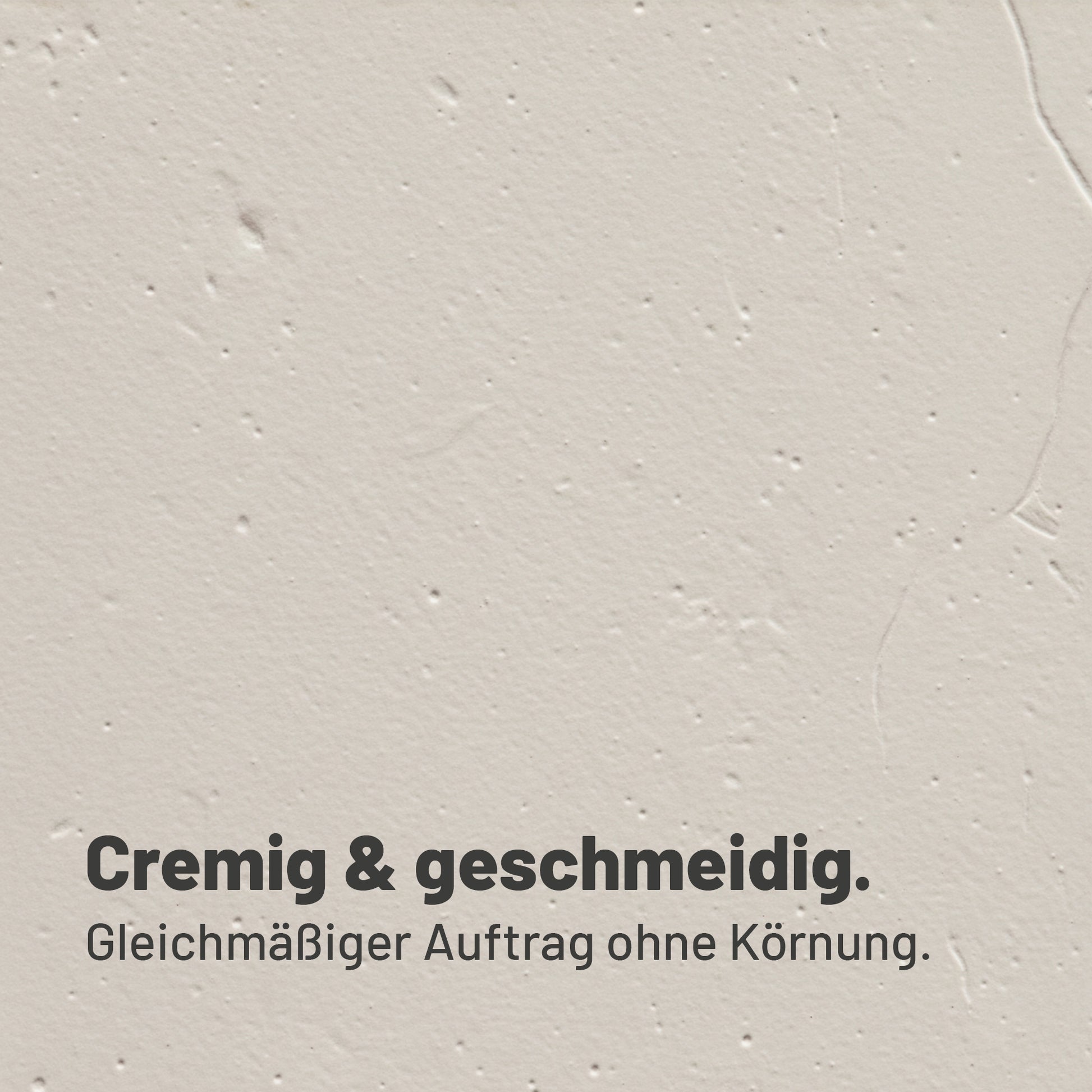 Detailaufnahme der weißen, cremigen Strukturpaste mit glatter, gleichmäßiger Oberfläche ohne Körnung.